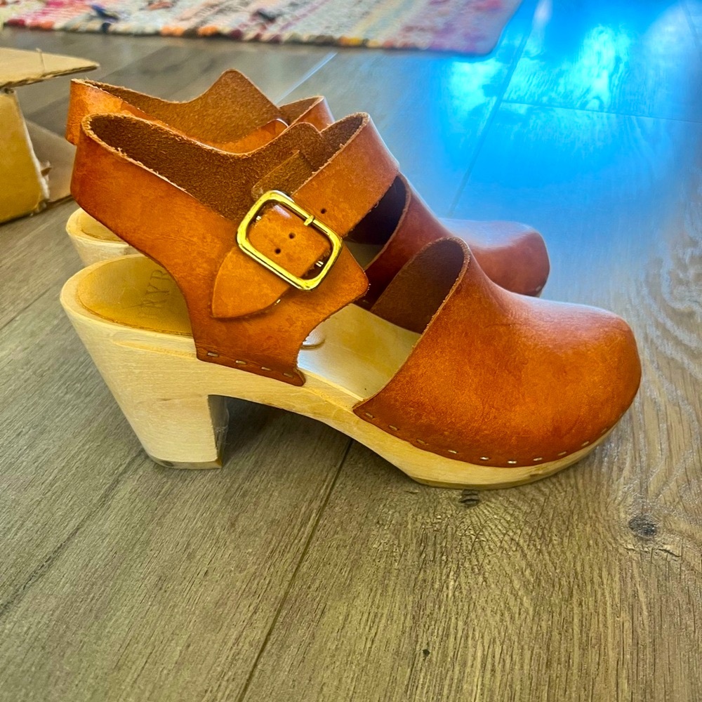 BRYR Brown Leather Women's Mules with Wooden Heel